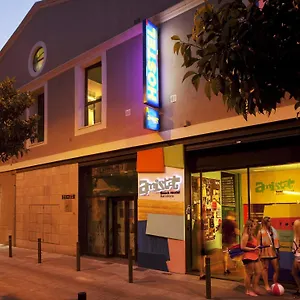 https://amistat-beach-hostel.topbarcelonahotels.com
